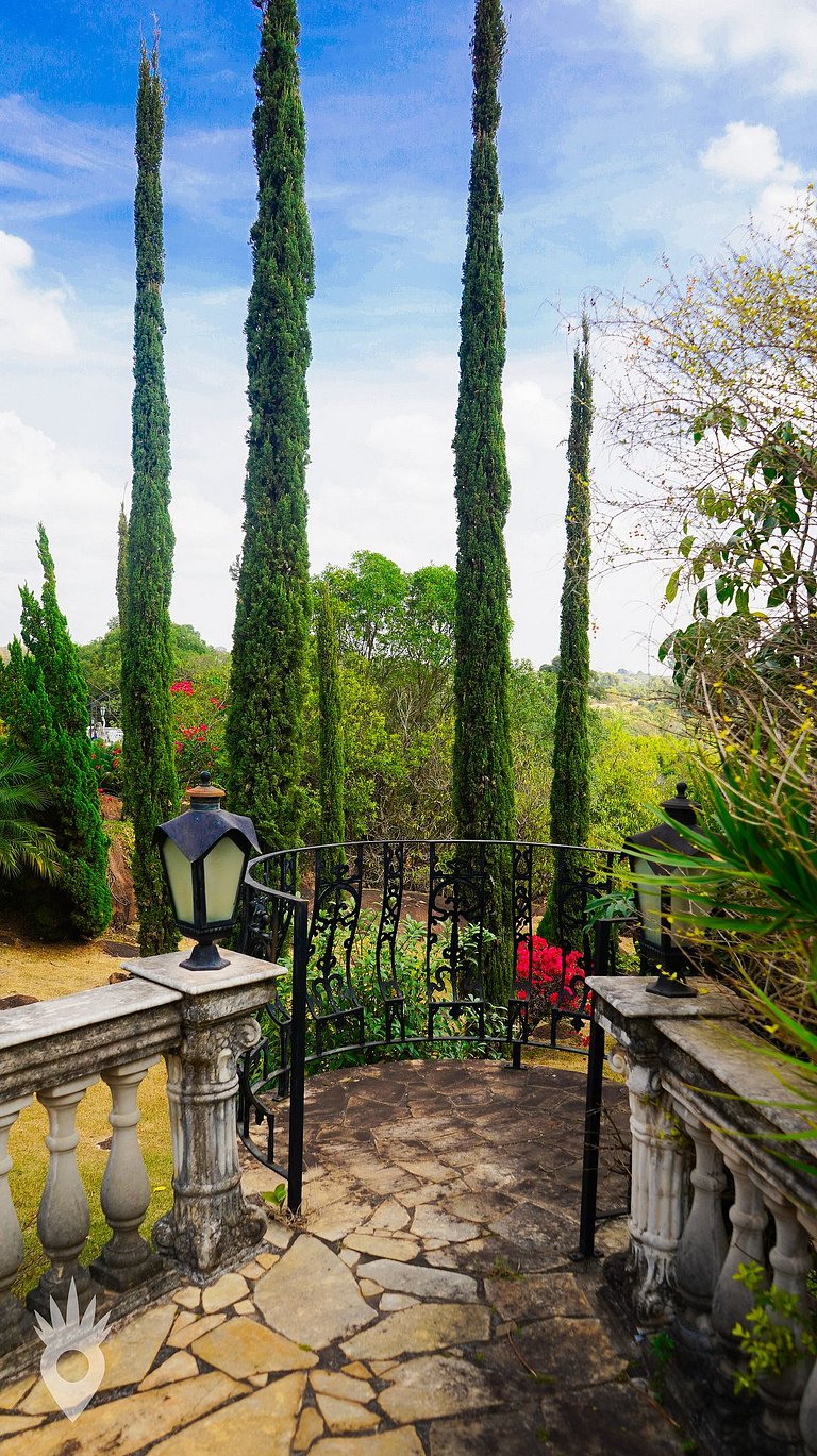 Casa Europea con Chimenea y Piscina en Indaiatuba