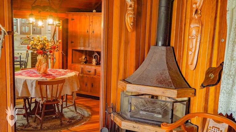 European House with Fireplace & Pool in Indaiatuba