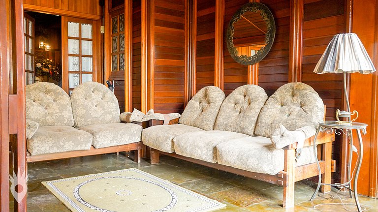 Casa Europea con Chimenea y Piscina en Indaiatuba