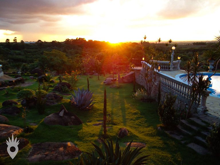 Casa Europea con Chimenea y Piscina en Indaiatuba