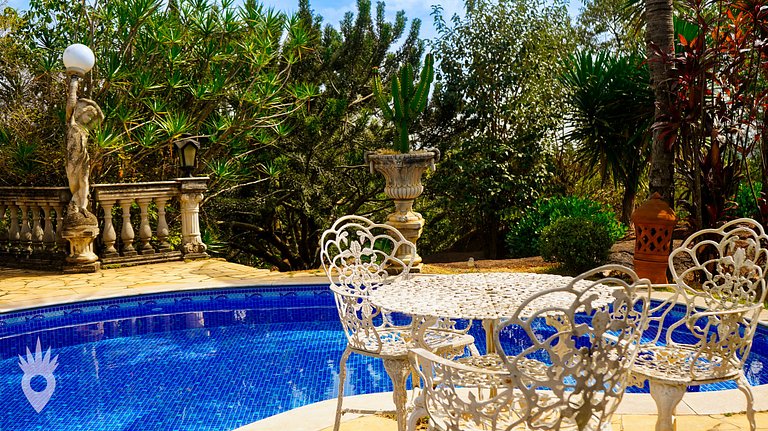 Casa Europea con Chimenea y Piscina en Indaiatuba