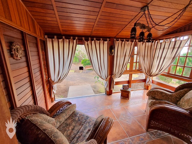 Casa Europea con Chimenea y Piscina en Indaiatuba