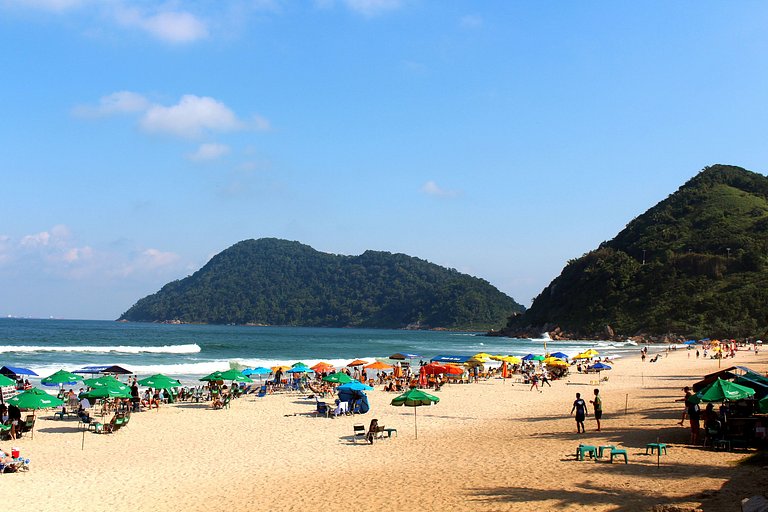 Apartamento na Praia do Tombo em Guarujá-SP