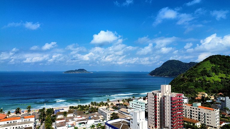 Apartamento na Praia do Tombo em Guarujá-SP