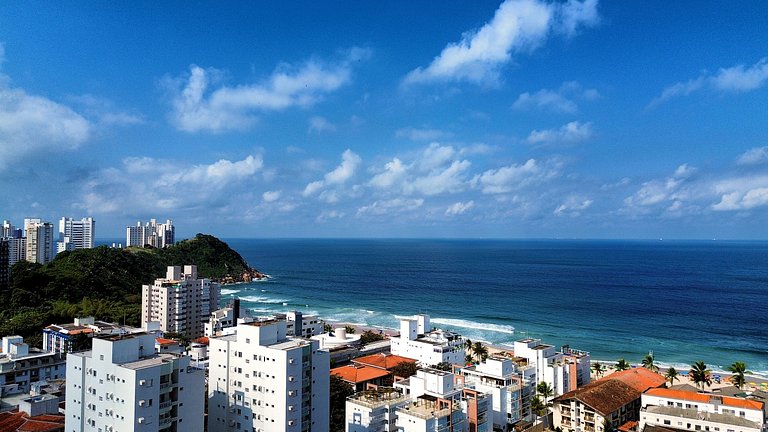 Apartamento na Praia do Tombo em Guarujá-SP