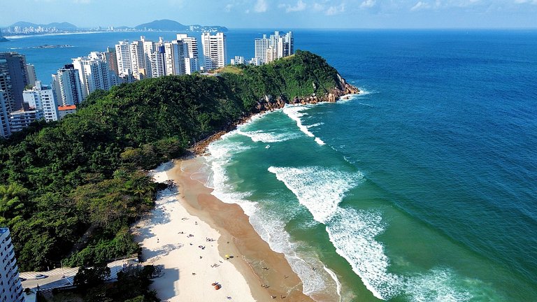 Apartamento na Praia do Tombo em Guarujá-SP