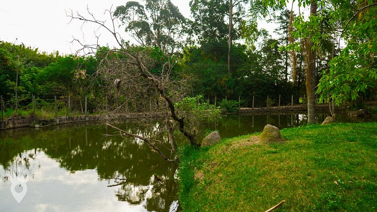 Casa Europea con Chimenea y Piscina en Indaiatuba
